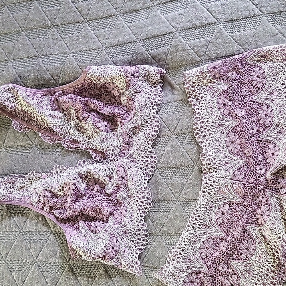 Victoria Secret lace lingerie Set Size M